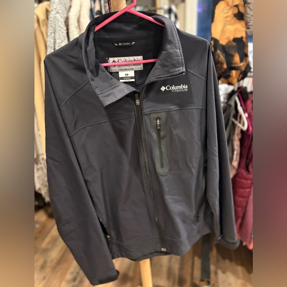 Columbia Titanium Men's Black Outerwear